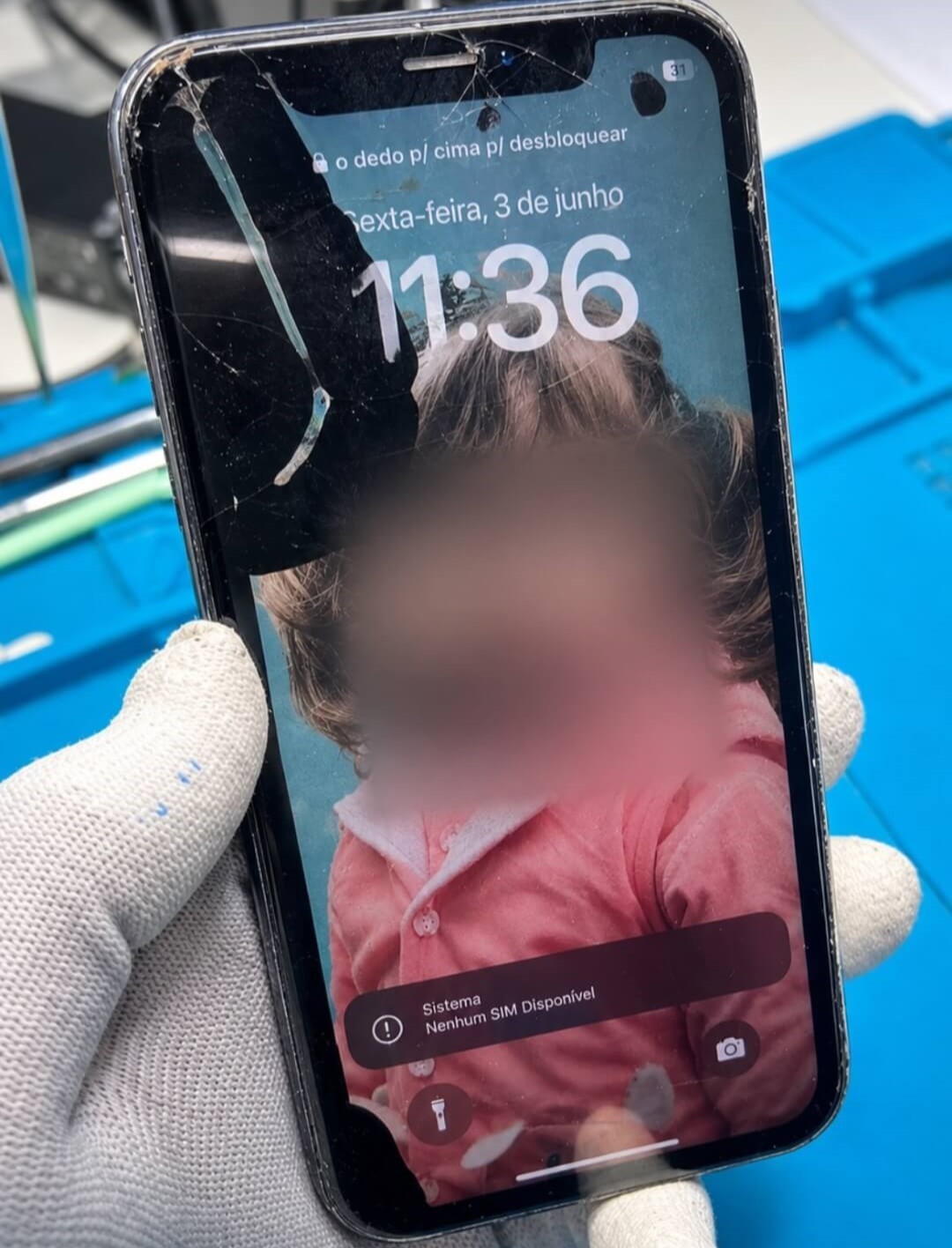 iphone com tela quebrada